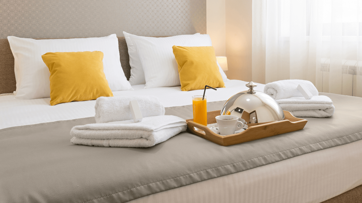 Cama de hotel arrumada