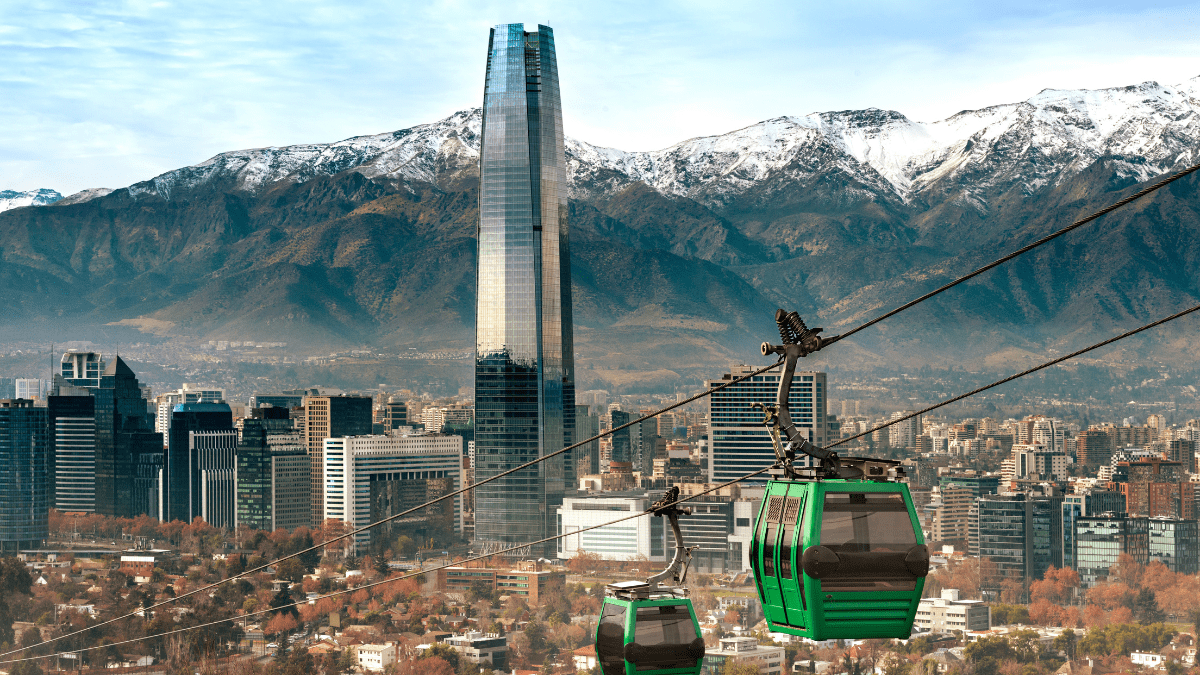 Santiago no Chile com a Cordilheira dos Andes ao fundo