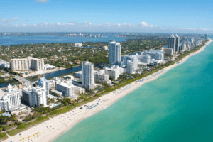 Vista aérea da orla de Miami nos Estados Unidos