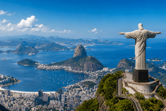 Cristo Redentor e o Rio de Janeiro visto de cima