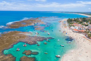 Praia em dia de sol em Porto de Galinhas